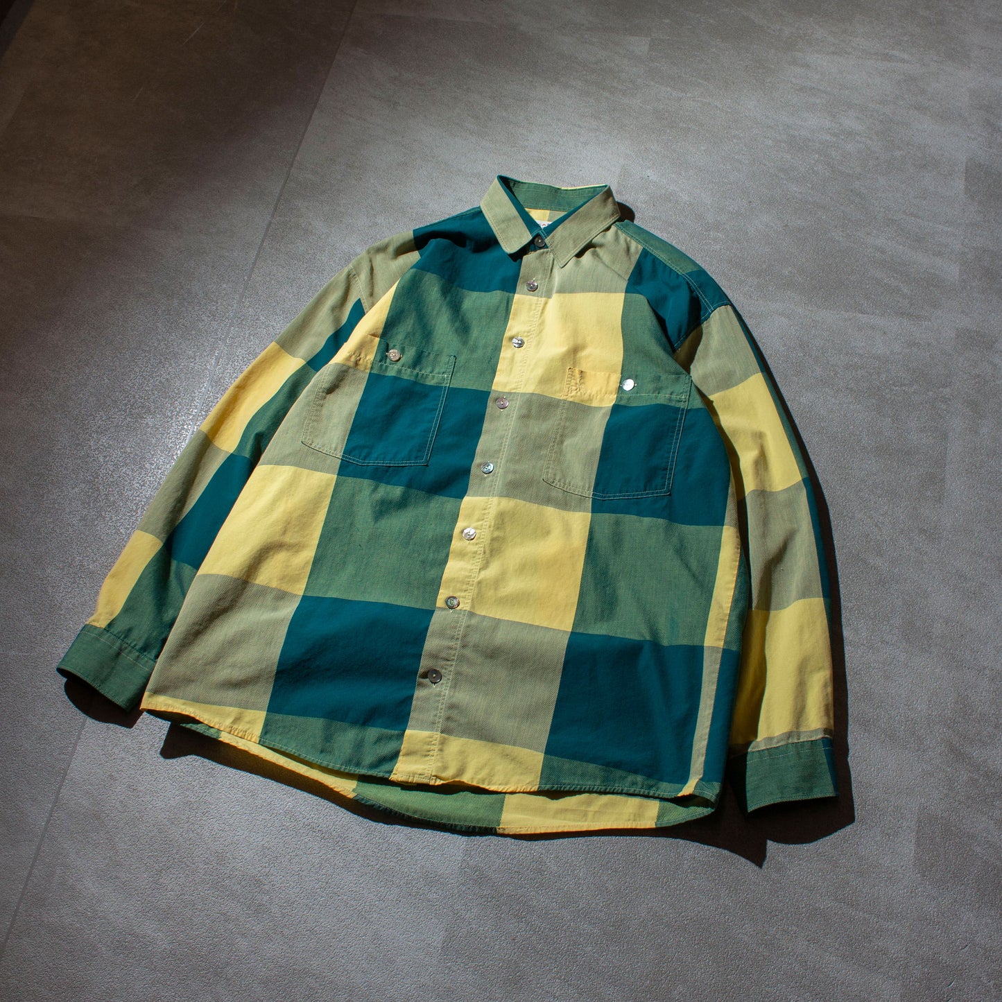 Large Check Pattern Shirt