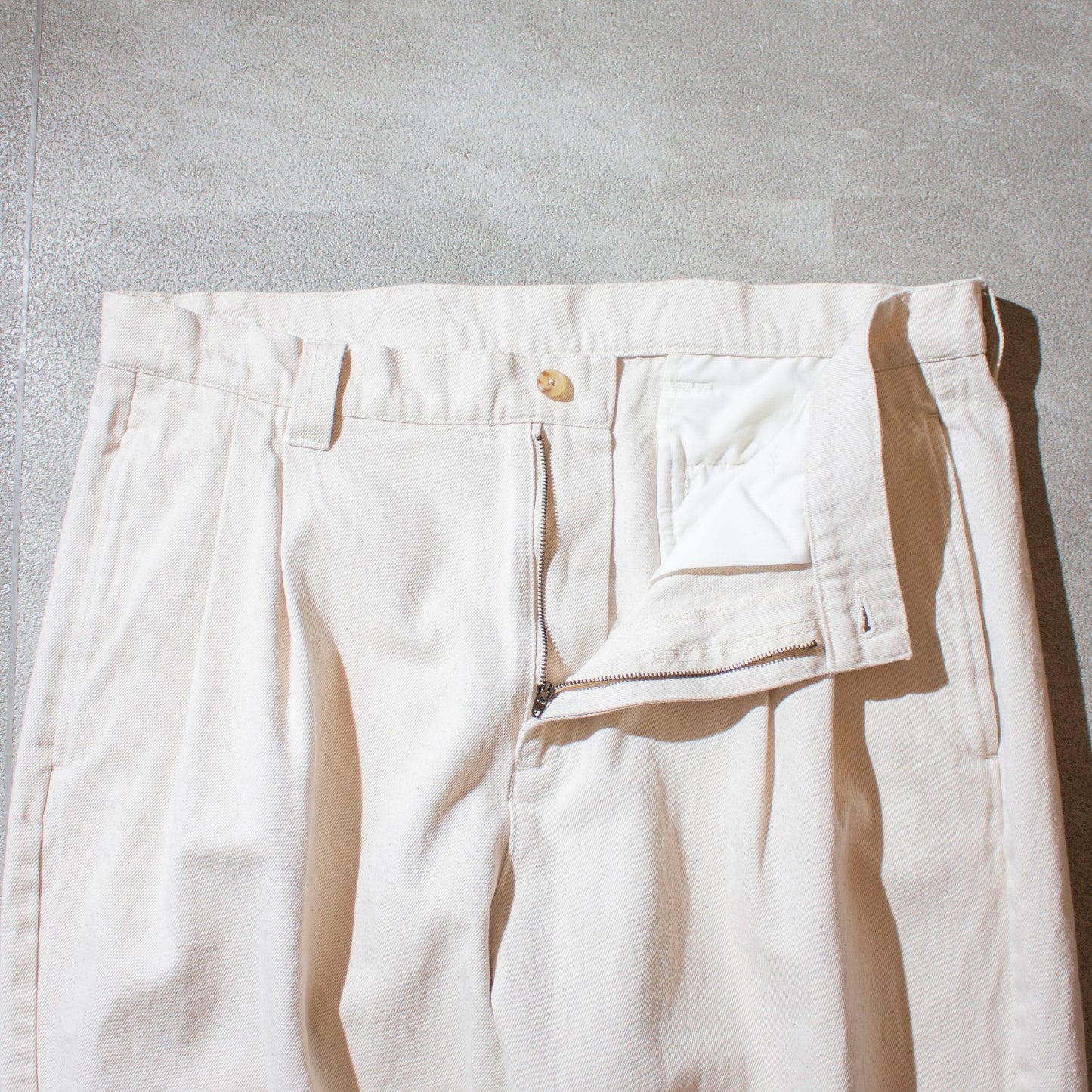 2tuck Denim Slacks / Ivory