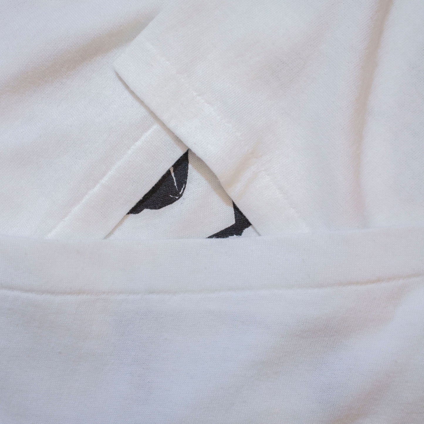 Bench Press 300lbs T-shirt【About L】