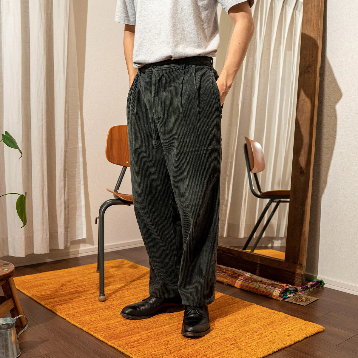 2Tuck Corduroy Pants